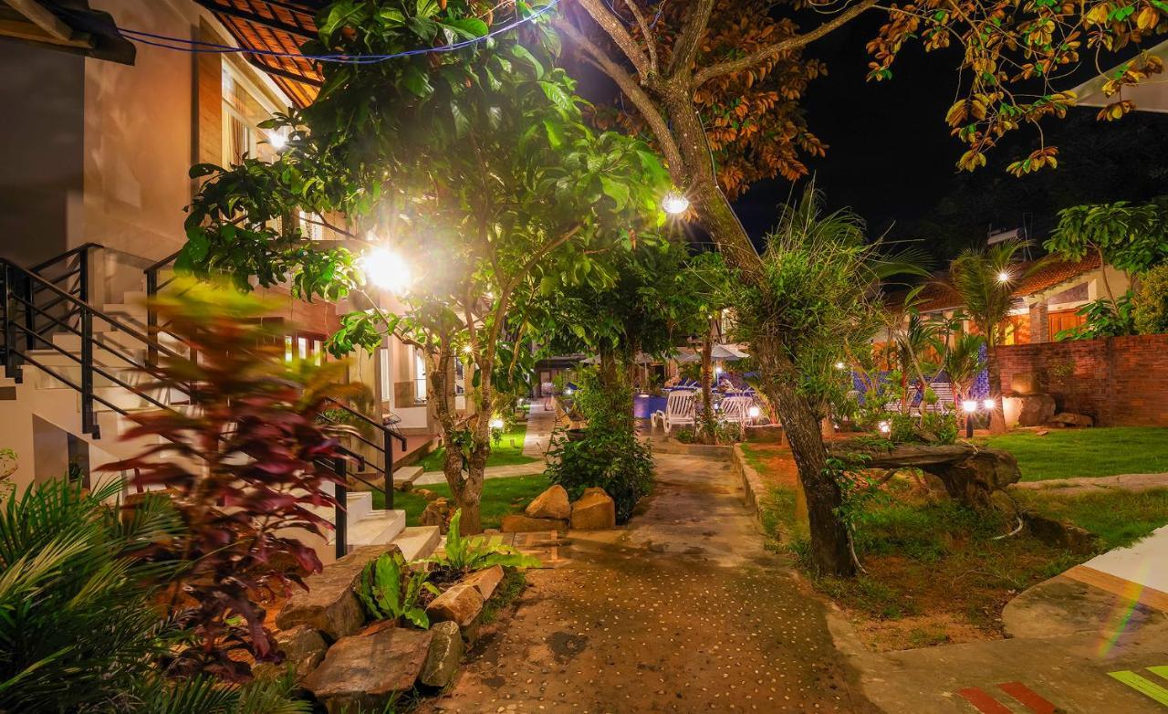 Waves Resort Дуонг-Донг Экстерьер фото
